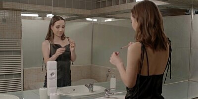 Kate Quinn Confesses to Emilie Crystal, You're really making me horny, really horny - S8:E1