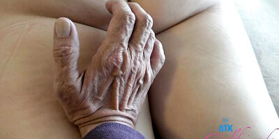 Sultry Aria's pussy licking xxx