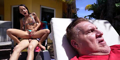 DON'T FUCK MY DAUGHTER - Teen Holly Hendrix Has Anal Fun Dad's Friend