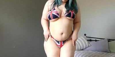 Babe with big tits and a thick body in tiny bikini