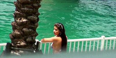 Newly Single Amateur Model Proves she knows how to Fuck