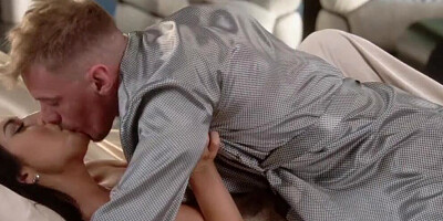 VIXEN Bosslady Queenie gives up control for the night