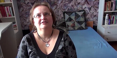 OMAHUNTER Teen Girl Seduces Busty Mature To Enjoy