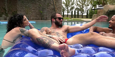 Bisexual couple picks up a single stud on vacation and fucks outdoors in interracial threesome