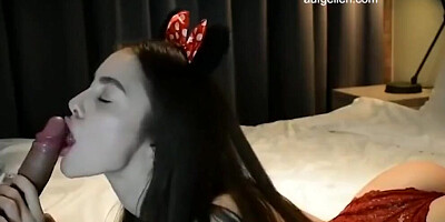 Immer nachts wenn mein Stiefvater ins Zimmer kommt