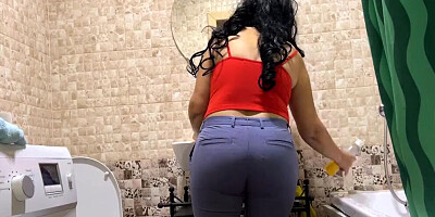 A beautiful MILF with a big ass takes a penis in anal