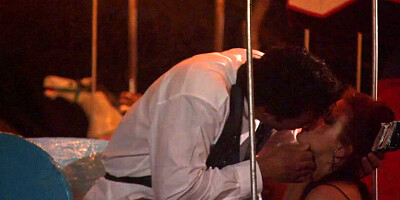 Dude meets a chick and fucks her in an amusement park