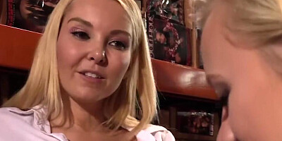 Passionate kissing led two blonde lezzies to an intense pussy eating