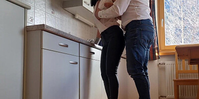 Sesso appassionato italiano in cucina con la mia sexy step-cugina milf italiana