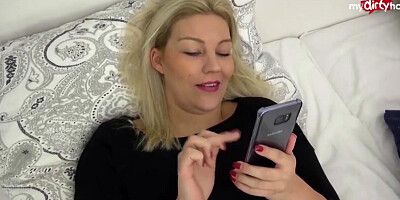 Amateur blonde housewife is having sex in this hot homemade footage