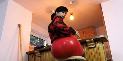 Hairy MILF Wanilianna Wants To Squirt In Your Face!