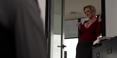 Curvy inked MILF Dee Williams is bangin' with her stepson