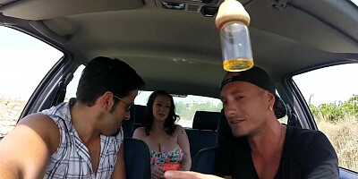 Harmony Reigns loves fucking and banging in public