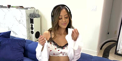 Man catches Asian stepdaughter masturbating and joins her