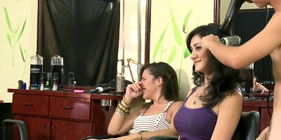 Depraved girl blows a hairdresser in front of the other girls