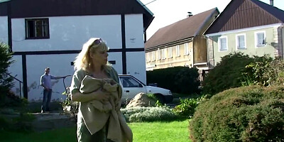 The blonde granny relaxing on the porch and gives a blowjob