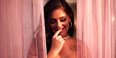 Seth Gamble jizzes on Ryan Reid's pretty face after fucking her