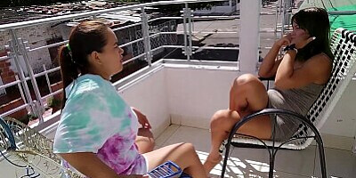 LATINAS LESBIANAS SE CHUPAN EL COÑO LUEGO DE UNOS BUENOS CONSEJOS 1 parte