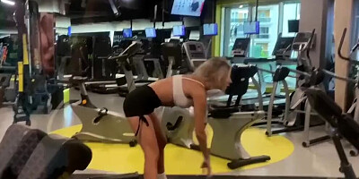 Pickup blonde in the gym dragged a stranger into her room for passionate sex