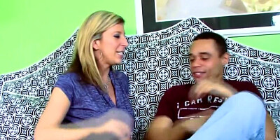 Two slutty cougars fucking with guy in classic FFM threesome