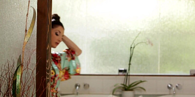 MILF masseuse gives an oily body rubbing before happy ending treatment