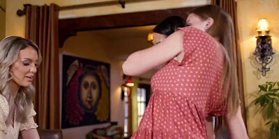 MOMMY'S GIRL - Laney Grey's Girlfriend's Introduction To Her MILF Kenzie Taylor Turned Wild Quickly