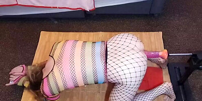 Essex Girl Lisa anal orgasms on the fucking machine