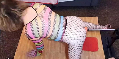 Essex Girl Lisa anal orgasms on the fucking machine