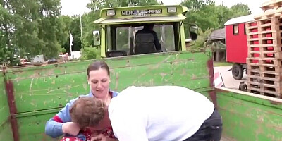 German MILF Mother Sedcue To Fuck Outdoor by Stranger