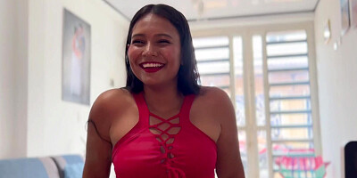 Latina with short shorts is penetrated