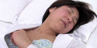 JAPANESE SEXY BABE MASTURBATES WITH A VIBRATOR THEN RIDES