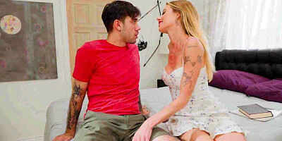 MommyBlowsBest - Hot Stepmom Gets Face Fucked To Help Me Concentrate Better