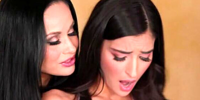 Horny mommy seduced her young stepdaughter into an afternoon lesbian lovemaking