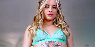 Hot teen step sister Anna Claire Clouds did April fools pranks on stepbro