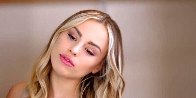 Hot teen step sister Anna Claire Clouds did April fools pranks on stepbro