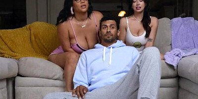 Brazzers - Ashlyn Peaks, Chloe Surreal - Tit Mobbed & Oddjobbed