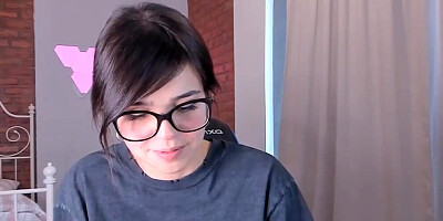 Nerdy PAWG Gamer Girl makes herself Cum and Squirt