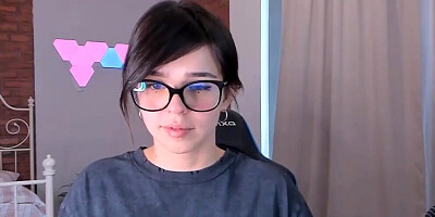 Nerdy PAWG Gamer Girl makes herself Cum and Squirt