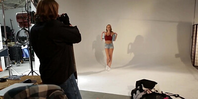 Cute teen girl fucked on the photo shoot after she gets naked and he cant take it anylonger