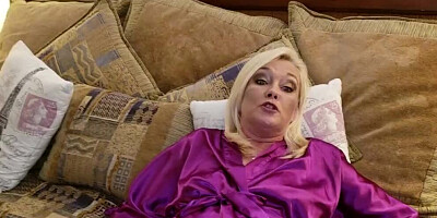 Dirty MILF grabs some hard cock and sucks it like a slut