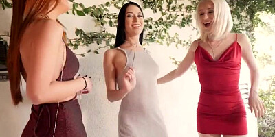 Lucky dude got an orgy as his birthday gift from his buddies