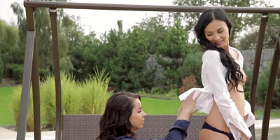 Salacious girl turns coed on and gives her cunnilingus outdoors