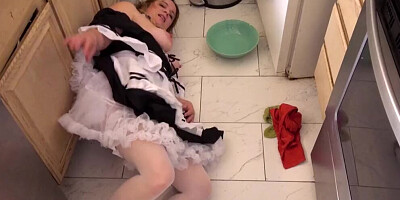 Stepmom's floor cleaning maid home porno