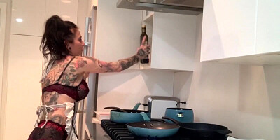 Solo tattooed hussy is wearing sexy lingerie while cooking and masturbating