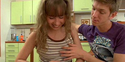 18yo Amateur Lets Her Roommate Fuck Her Bubble Butt - Anal