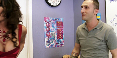 Busty MILF Jessica Jaymes takes a hard cock between her tits