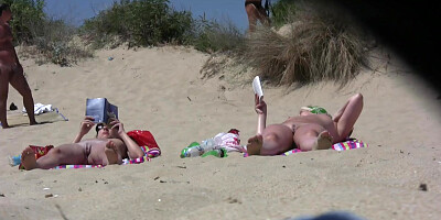 Big PUSSY Lips Close-Up Voyeur Beach Amateurs MILFS Video