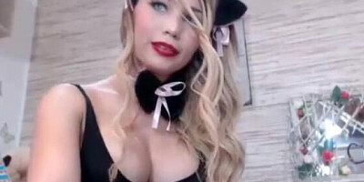 Webcam blonde kitten is bouncing her big booty on a long dildo