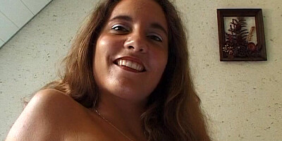 Cute amateur girl gets horny in the morning and plays with wet kitty