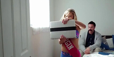 Stepdaughter Carolina lets daddy take her virginity